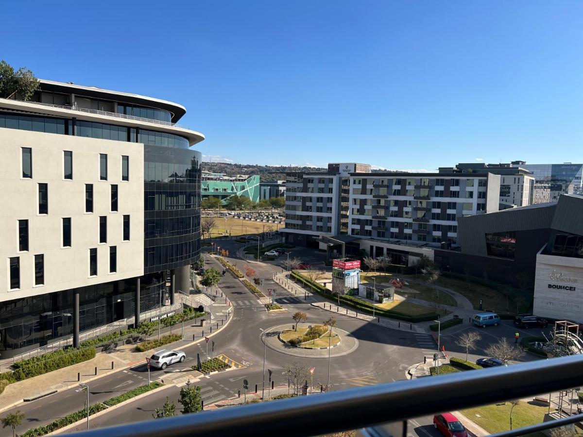 519 Menlyn Maine Trilogy Apartment พริทอเรีย ภายนอก รูปภาพ